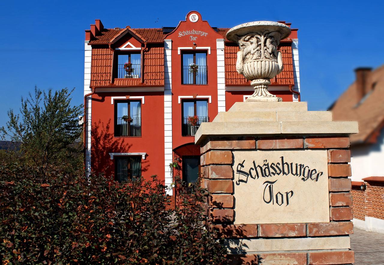 Отель Schassburger Tor Сигишоара Экстерьер фото